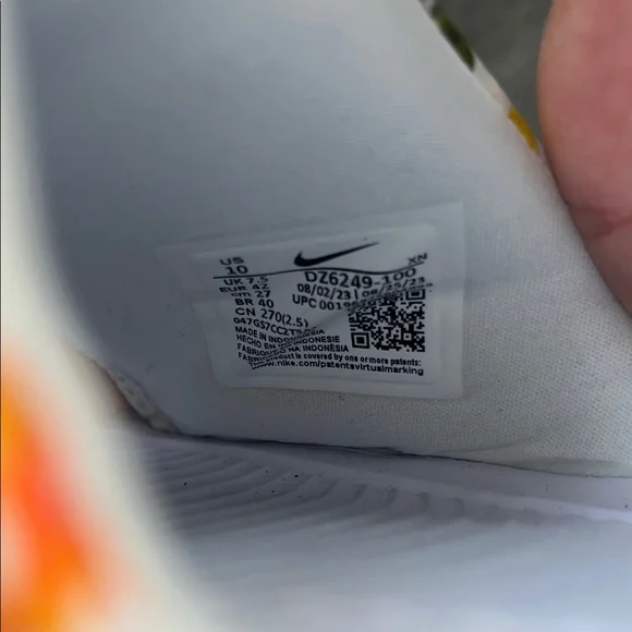 Nike White Floral Slides with Gold Logo - Picture 2 of 4